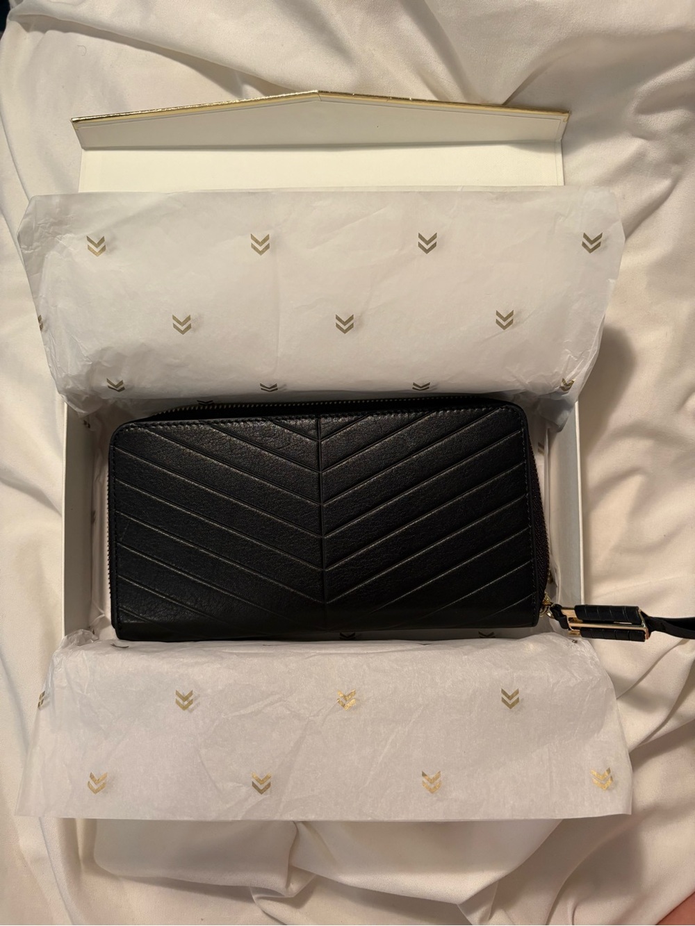 Stella & Dot Black Chevron Zip Wallet